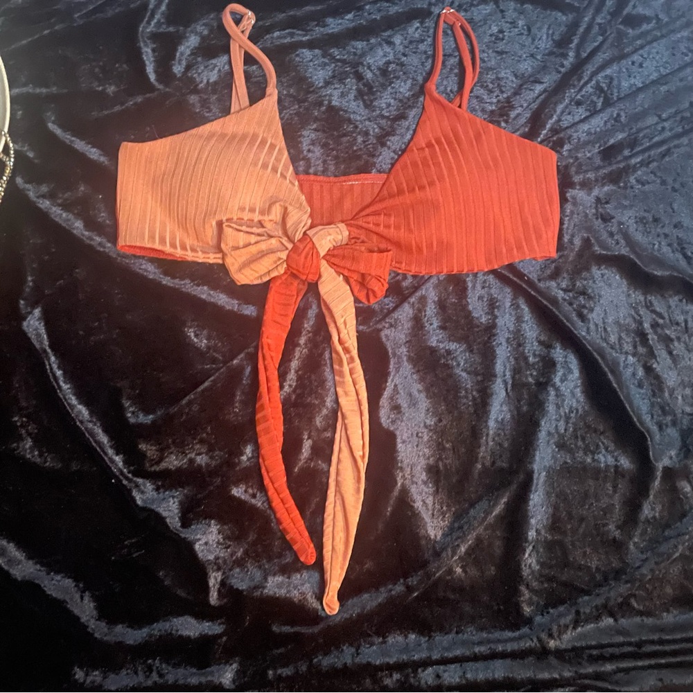🌴New Two-Tone Swimwear Top 🌴 Size L
